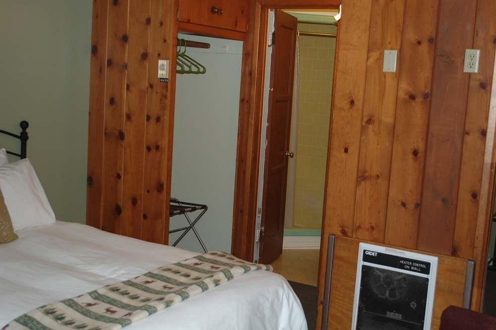 Trees Motel Bishop Bagian luar foto