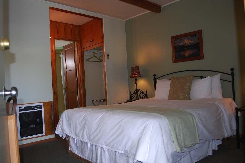 Trees Motel Bishop Bagian luar foto